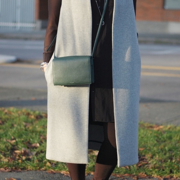 Aritzia Auxiliary Calisch Cross Body Bag - Picture 4 of 4